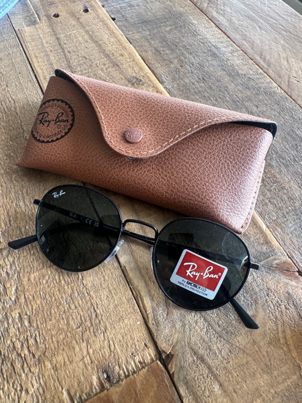 NWT Ray-Ban Black Round Sunglasses with Brown Case 

Size 50/20 145